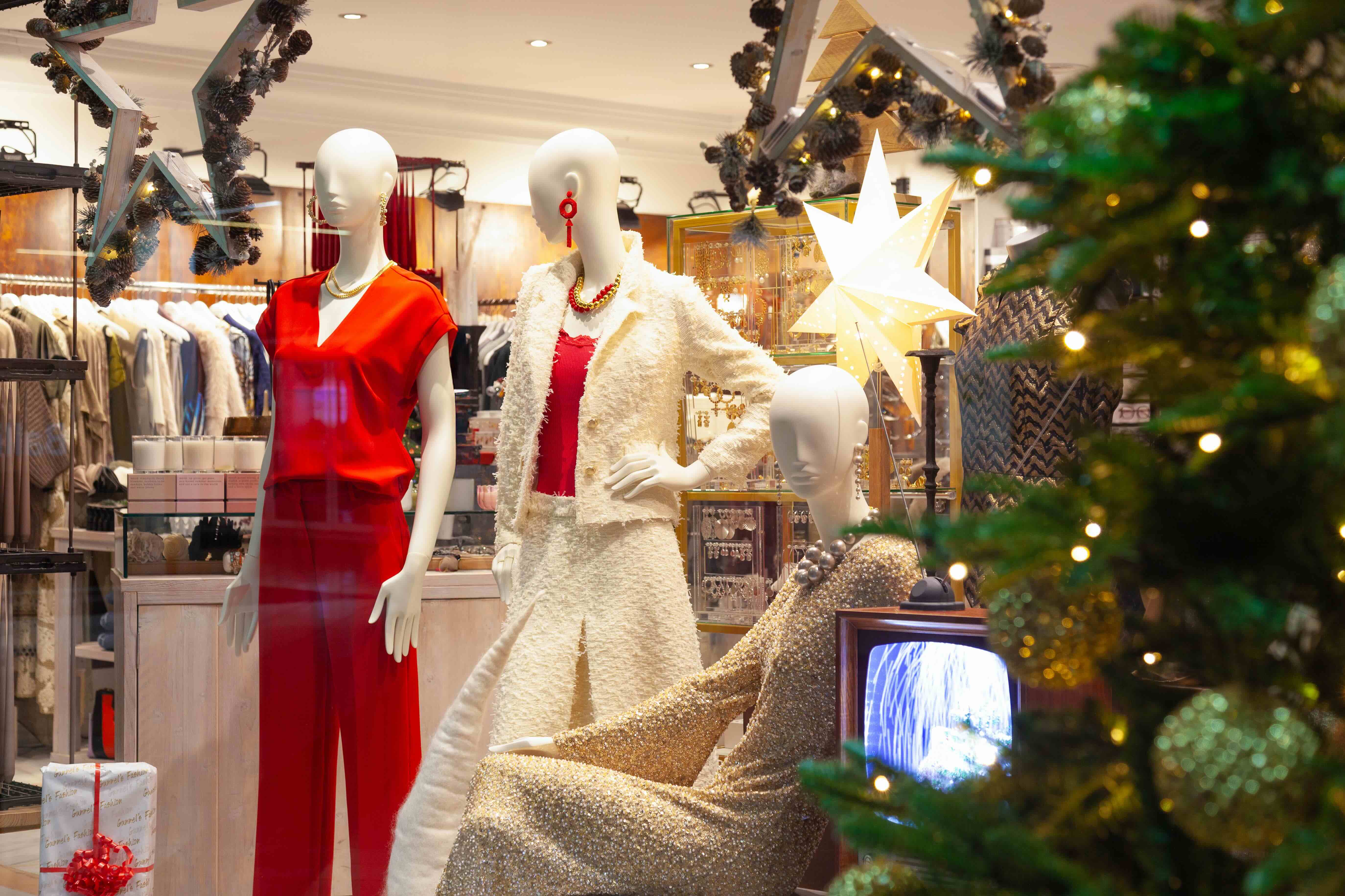 Gunnel's Fashion Marbella Wins 1st Prize in Christmas Window Decoration Competition