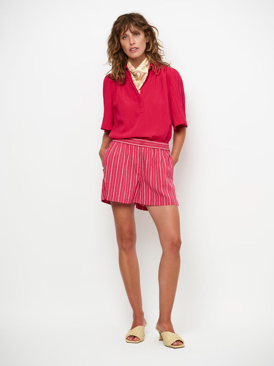Riven Shorts Pomegranate Red