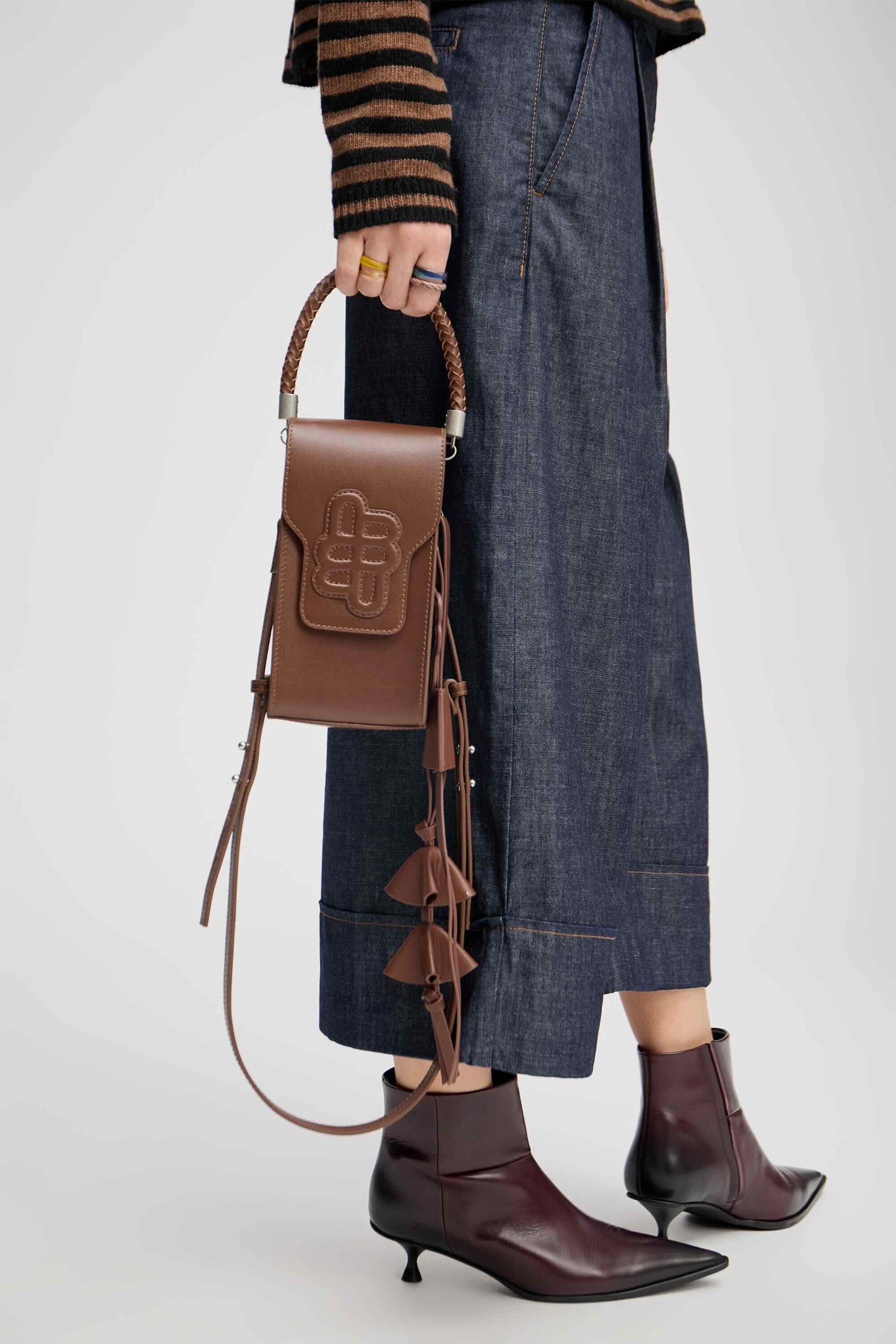 #color_Brown