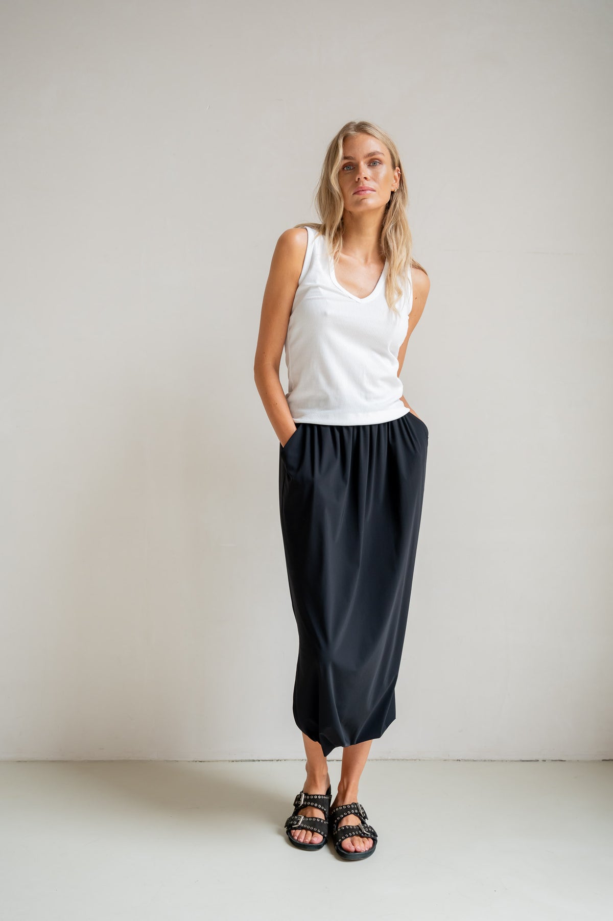 S26F1818 Singlet White