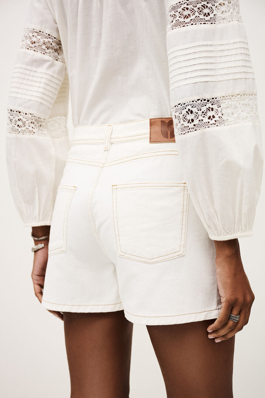 Bevy Shorts Ecru