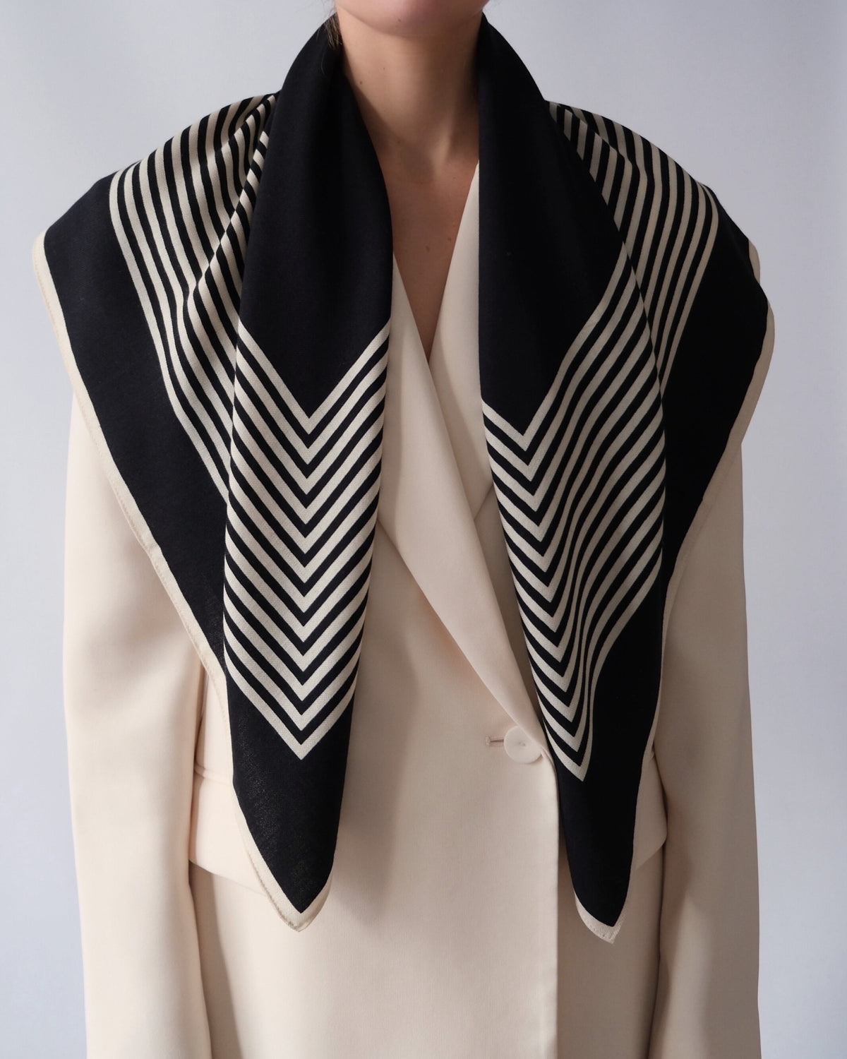 Wool Striped Scarf Black Cream | 90 cm