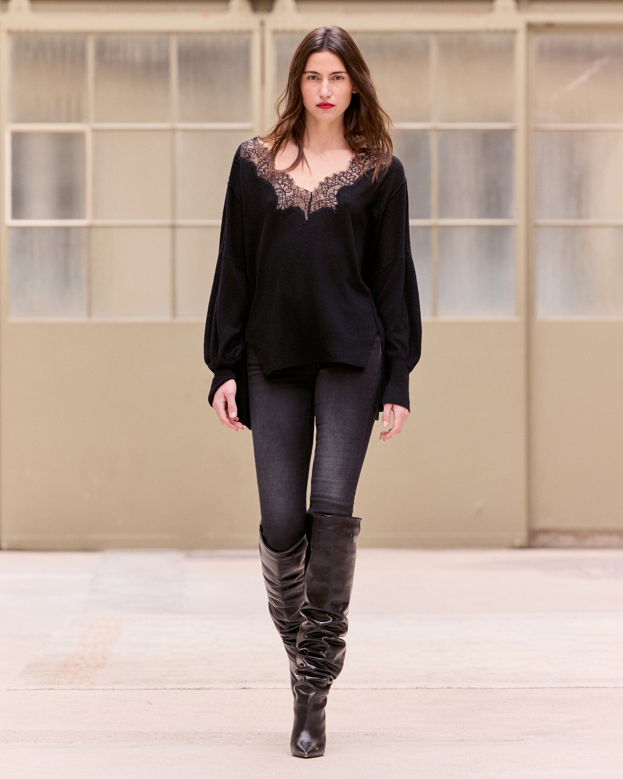 Aera Sweater Black