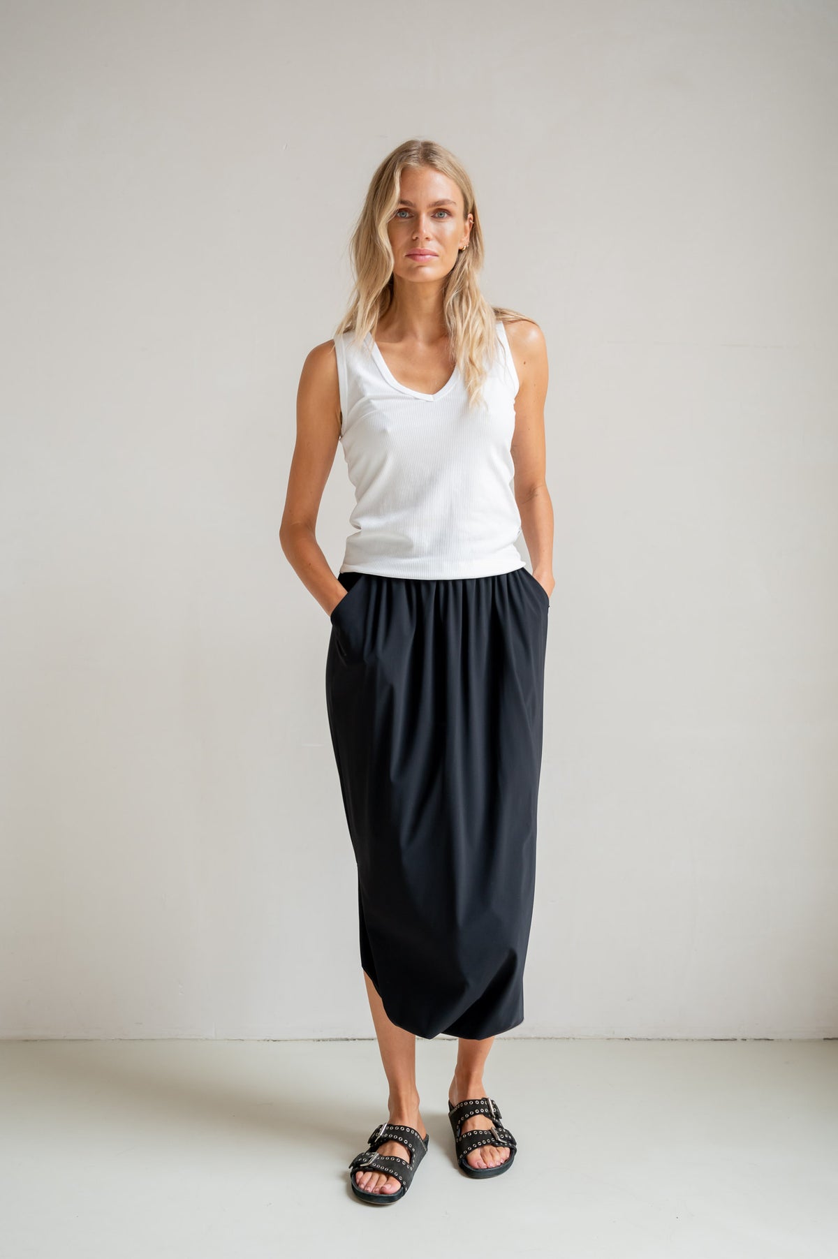 S26F1818 Singlet White