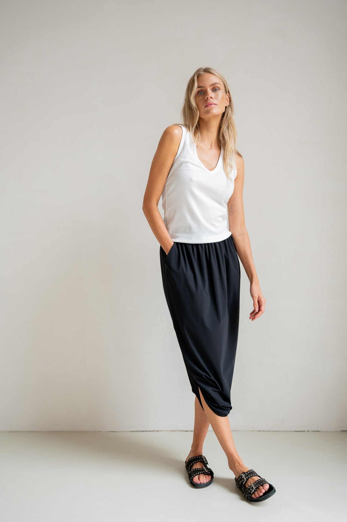 S26F1818 Singlet White