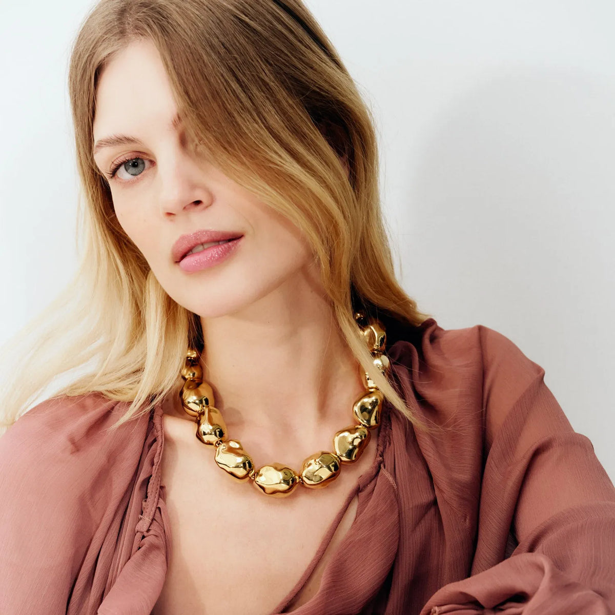 Big Organic Pearl Necklace Short Gold