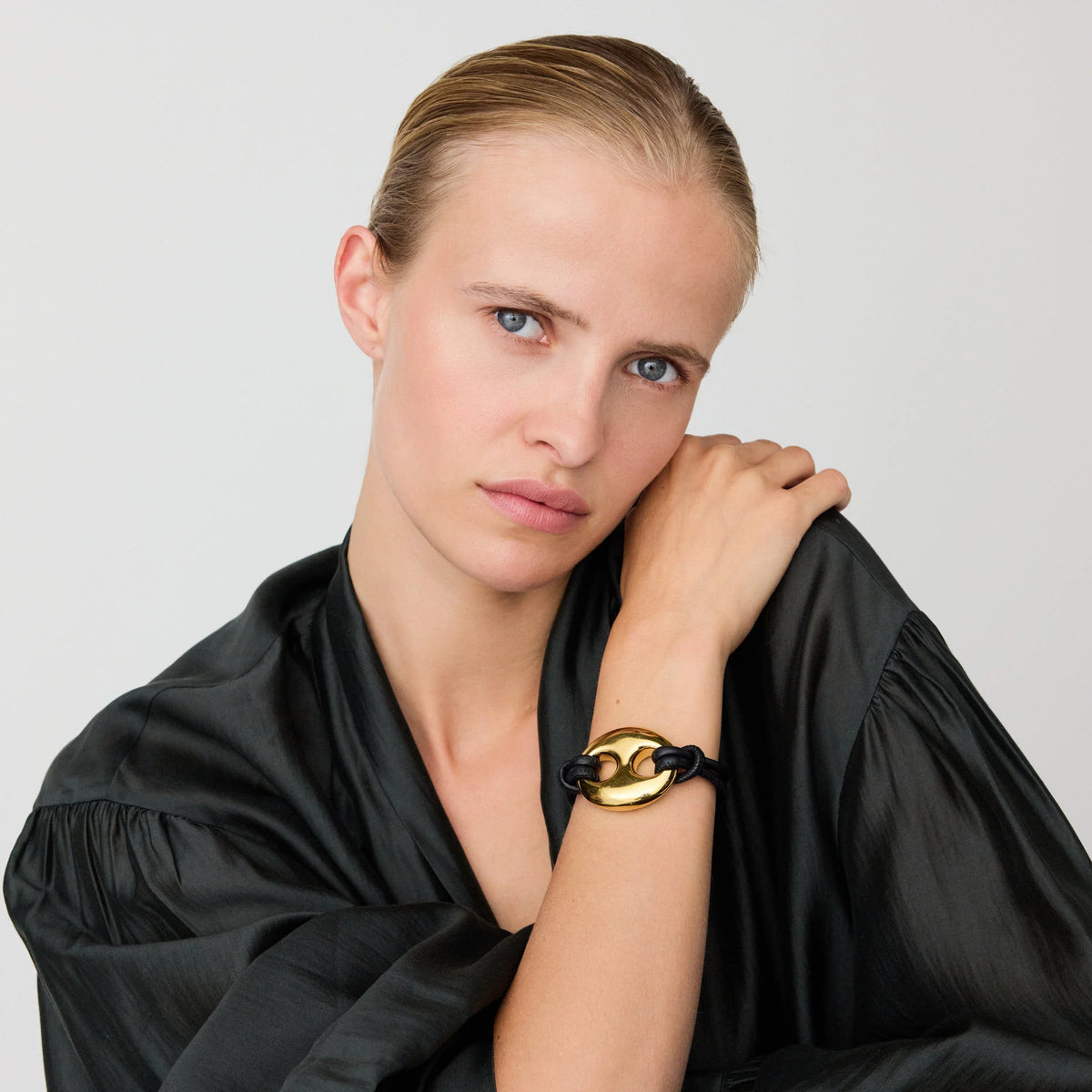 Disc Leather Bracelet Black Gold