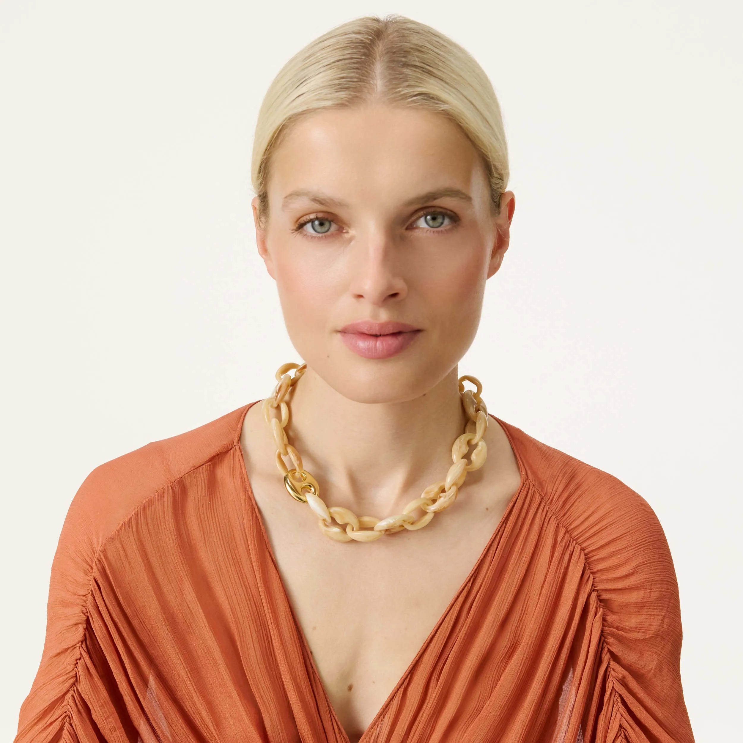 Turtle Necklace Creme Brulee